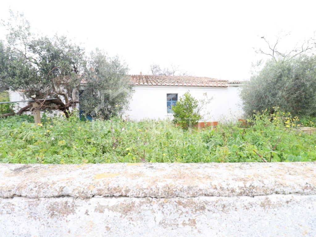 Casa de aldeia para recuperar em Farelos- Giões