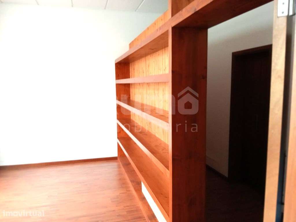 Escritório para Serviços com Potencial de Conversão em Apartamento ...-7