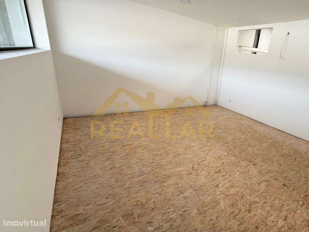 Pavilhão Industrial de 1.200 m² em Barcelos - Potência de 200 kVA e...-14