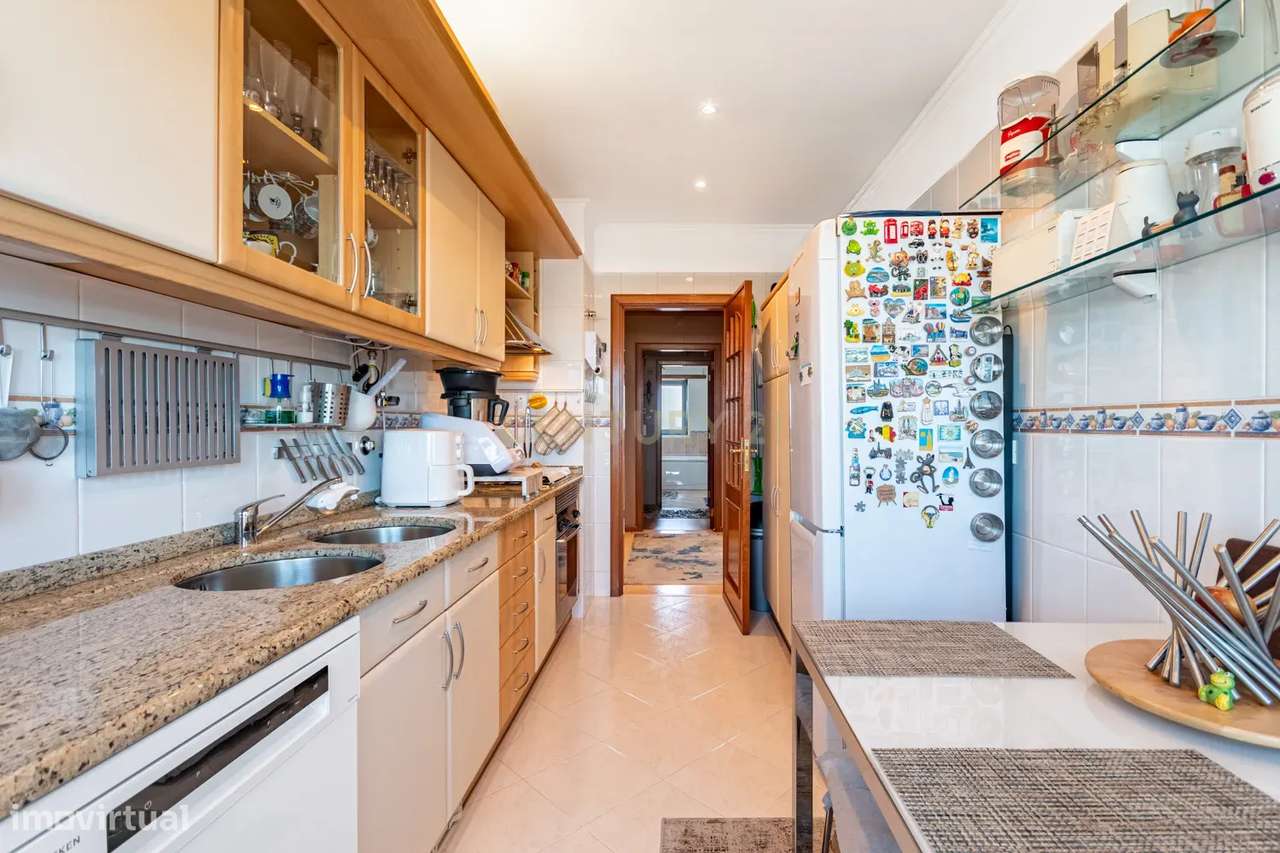 Apartamento Único T2 de 82m2 com Terraço de 75m2 em Porto Salvo-9