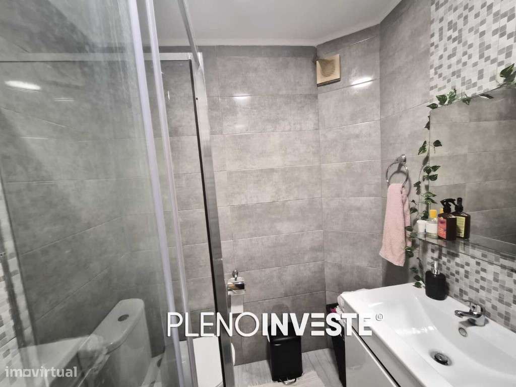 Apartamento T2 em Excelente Estado de Conservação em Palhais-13