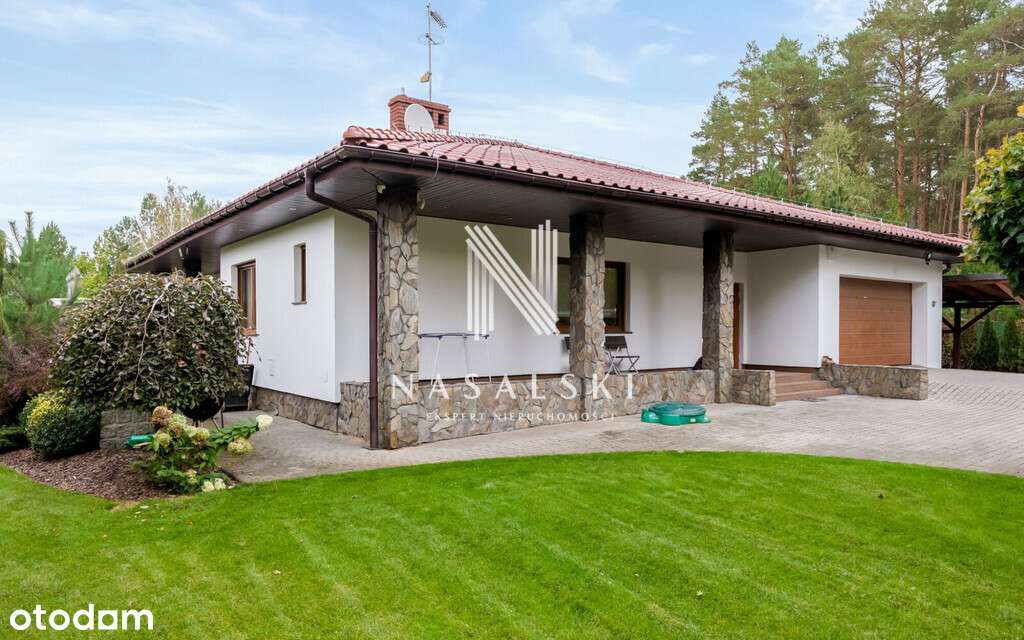 Dom z basenem i sauną na dużej działce pod lasem-3