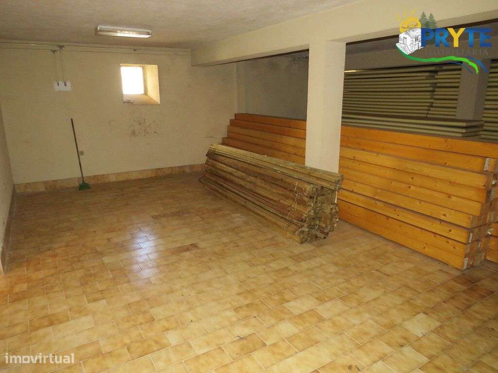 Moradia de tipologia T4 situada em Figueiró dos Vinhos-32