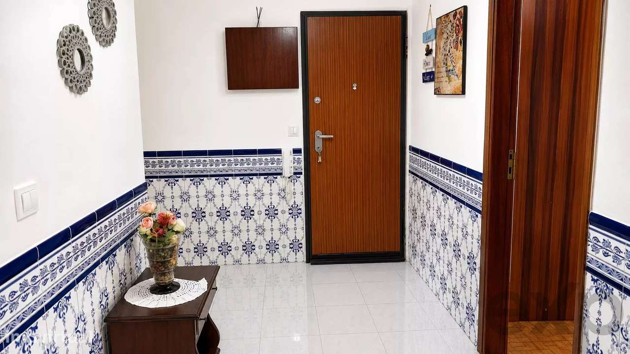Apartamento T3 com 98m² em Arrentela, Seixal-0