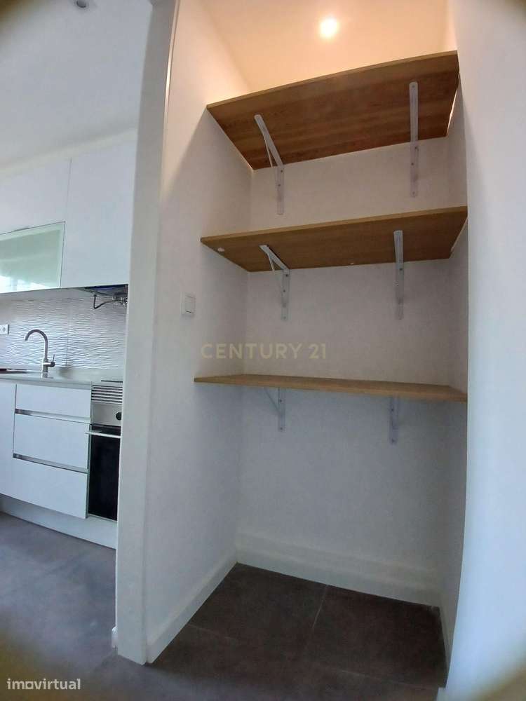 T2 TOTALMENTE REMODELADO EM ODIVELAS - Grande imagem: 4/19