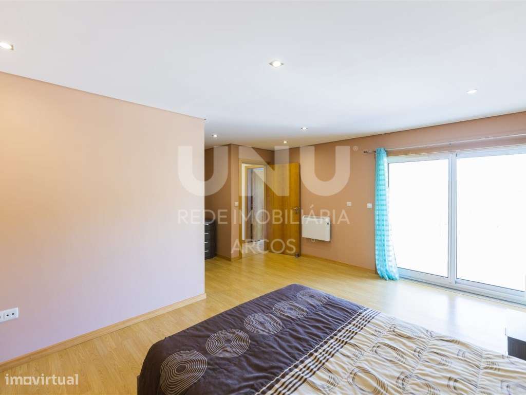 Moradia V4 com Piscina-19