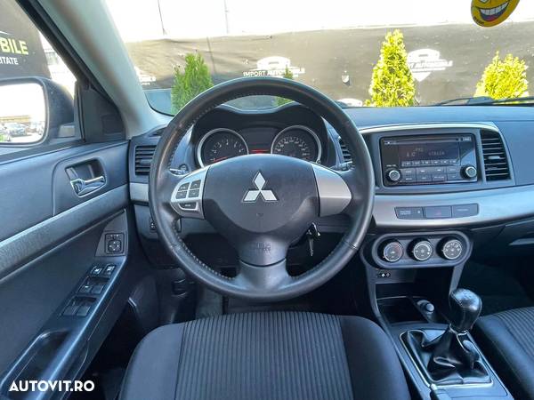 Mitsubishi Lancer Sportback 1.6 Invite A80 - 8