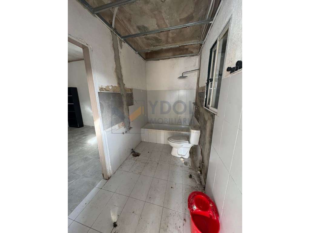 Moradia V3 com Projeto de Remodelação em Adanaia - Alhandra, São Jo...-5