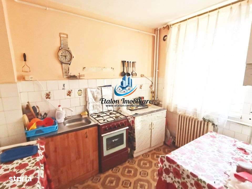 Apartament 4 camere semidecomandat, etaj 6, Maratei Piatra Neamt-0