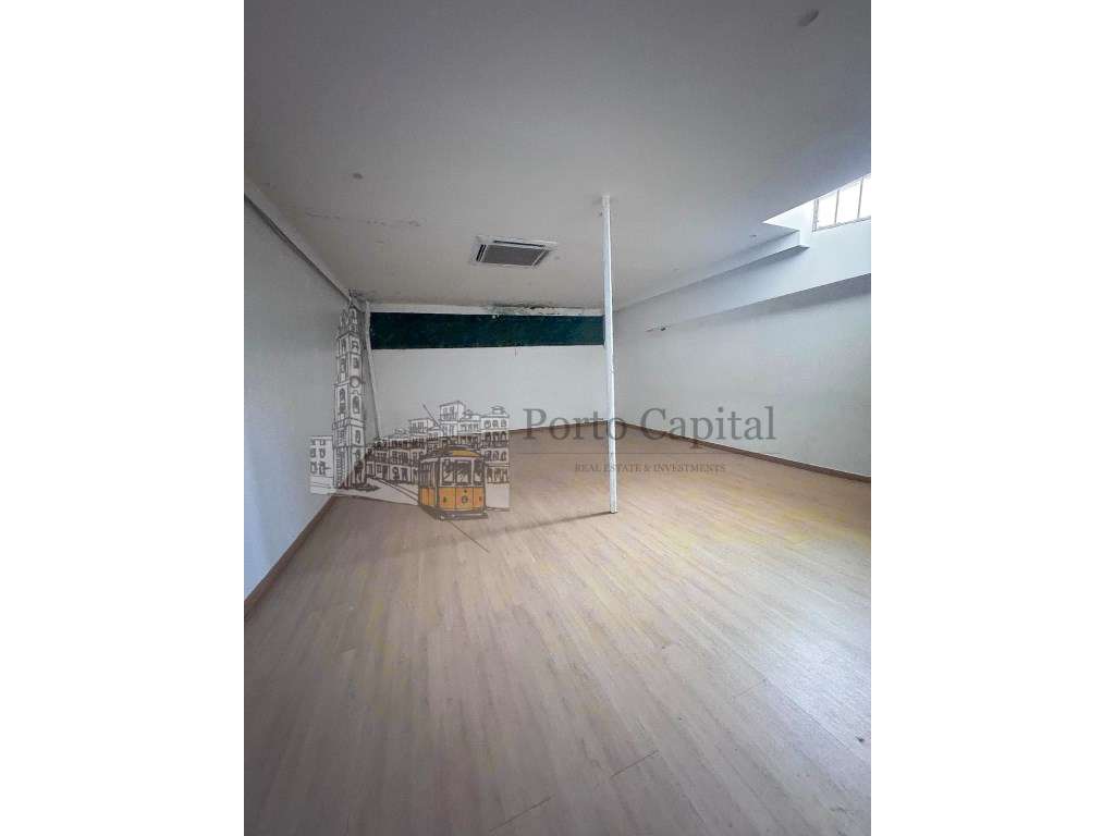 LOJA DE RUA COM MAIS DE 200m2 E CAVE - EXCELENTE POTENCIAL COMERCIAL - Grande imagem: 5/20