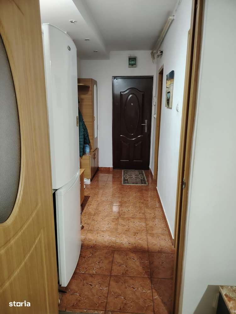 Vând garsoniera Mioveni-Robea, etaj 3,mobilată, 43mp-8