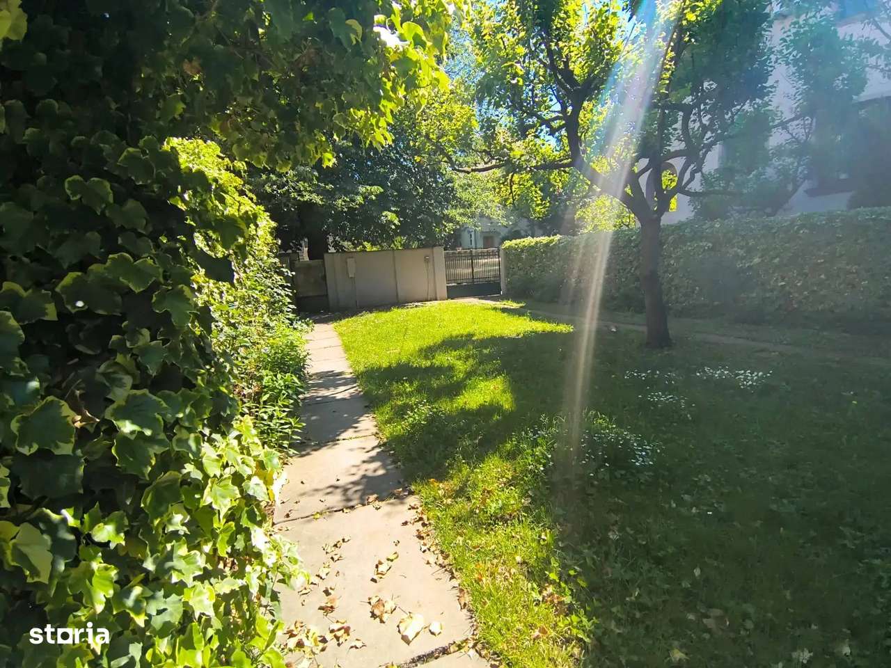 Apartament cu curte proprie