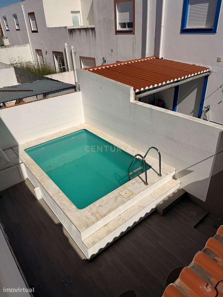 Magnifica T3 com Piscina no Corval-23