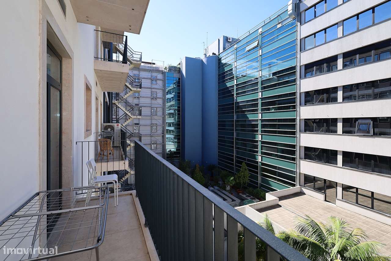 Apartamento T2 - Junto à Av. Liberdade - Totalmente Mobilado - Garagem-30