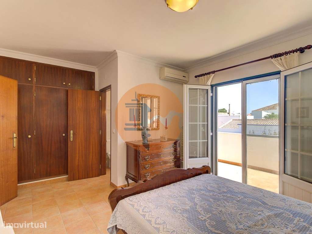 Moradia T3+2 com Jardim, Garagem e Vista Castelo no Centro de Castr...-24