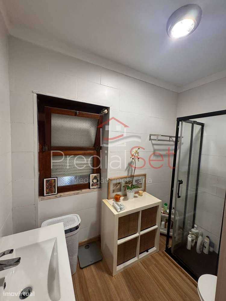 Apartamento T4  Remodelado em Corroios-8