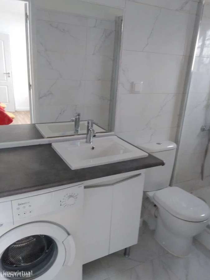 Excelente Apartamento de 4 assoalhadas sito nas Avenidas Novas-6