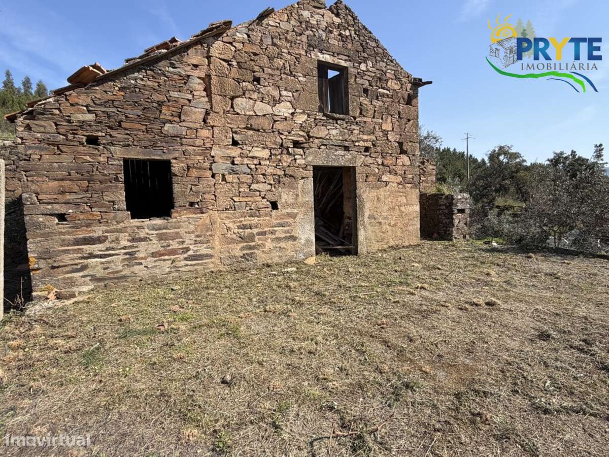 Ruína em pedra de xisto com boas vistas sobre a Aldeia e a Ribeira-21
