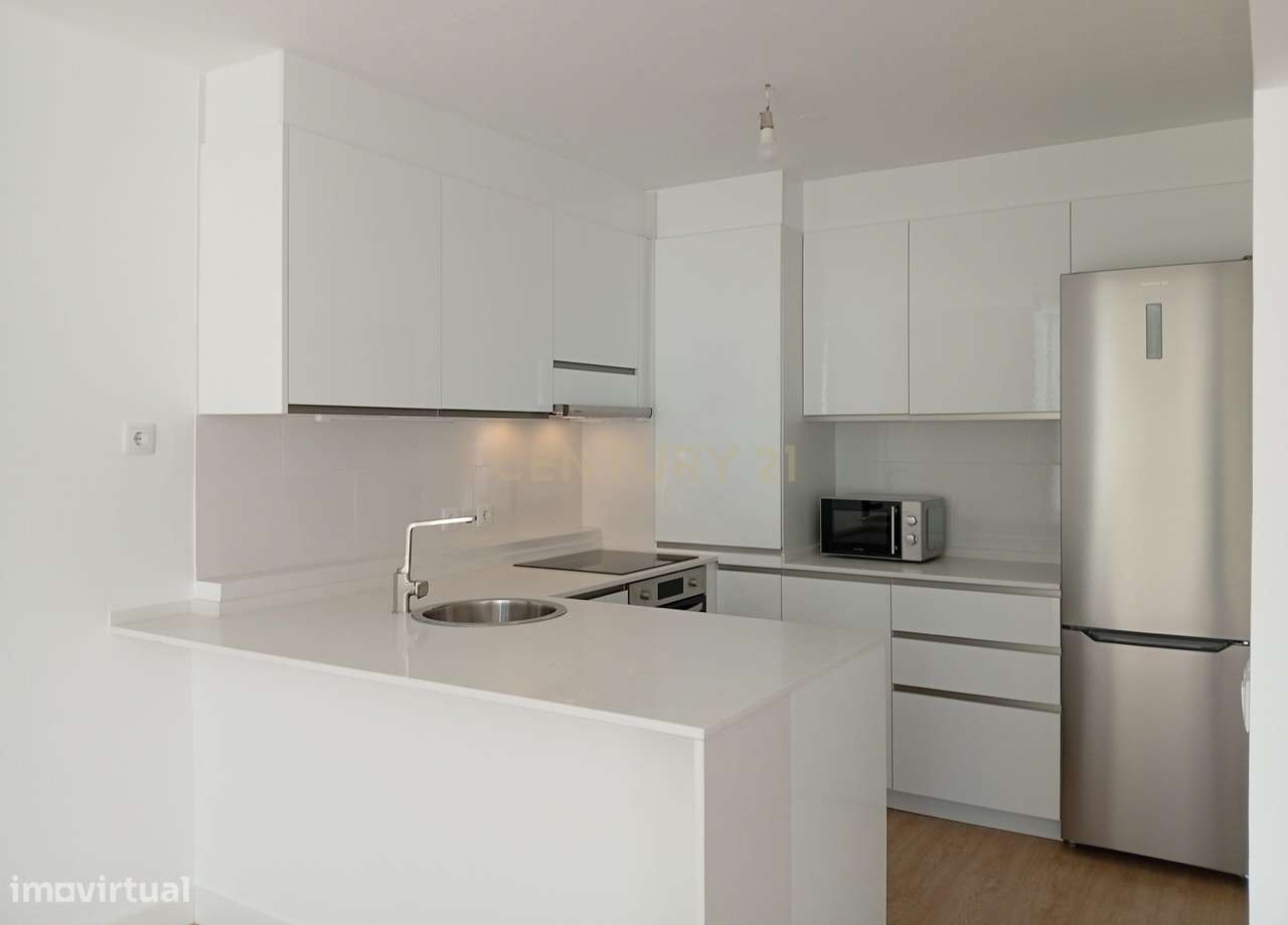 Apartamento T2 completamente remodelado na prestigiada e tranquila zon-14