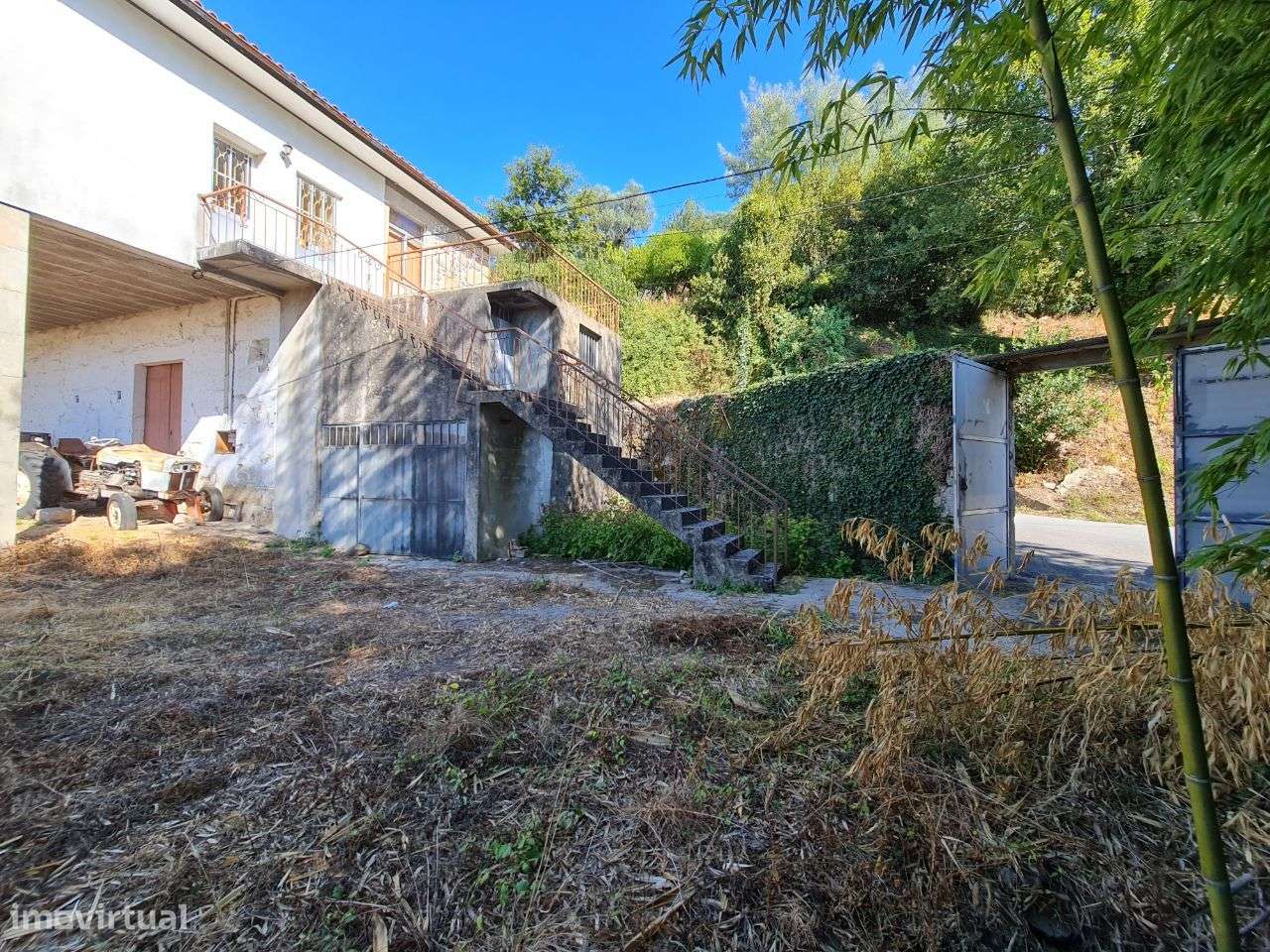 Moradia individual T4 em Amares-16