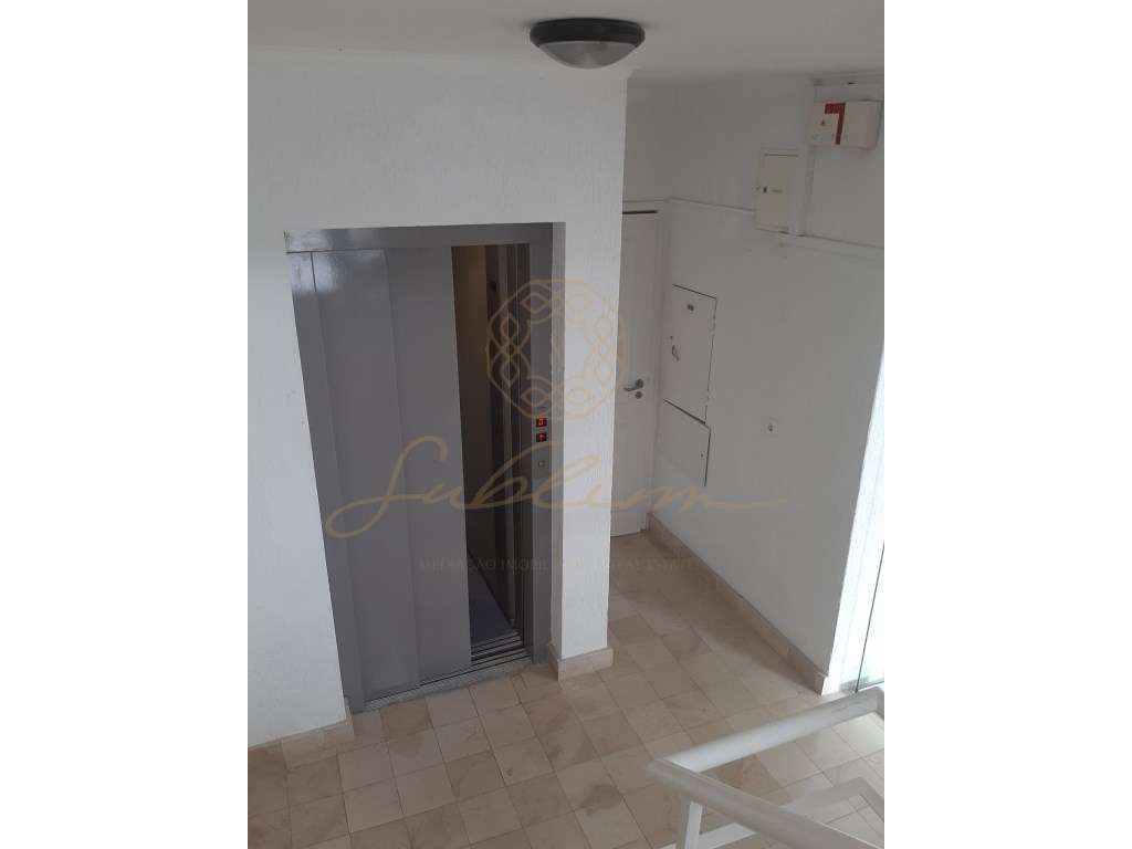 Exclusivo! Apartamento com 2 assoalhadas , Terraço e Vista Frontal ...-14