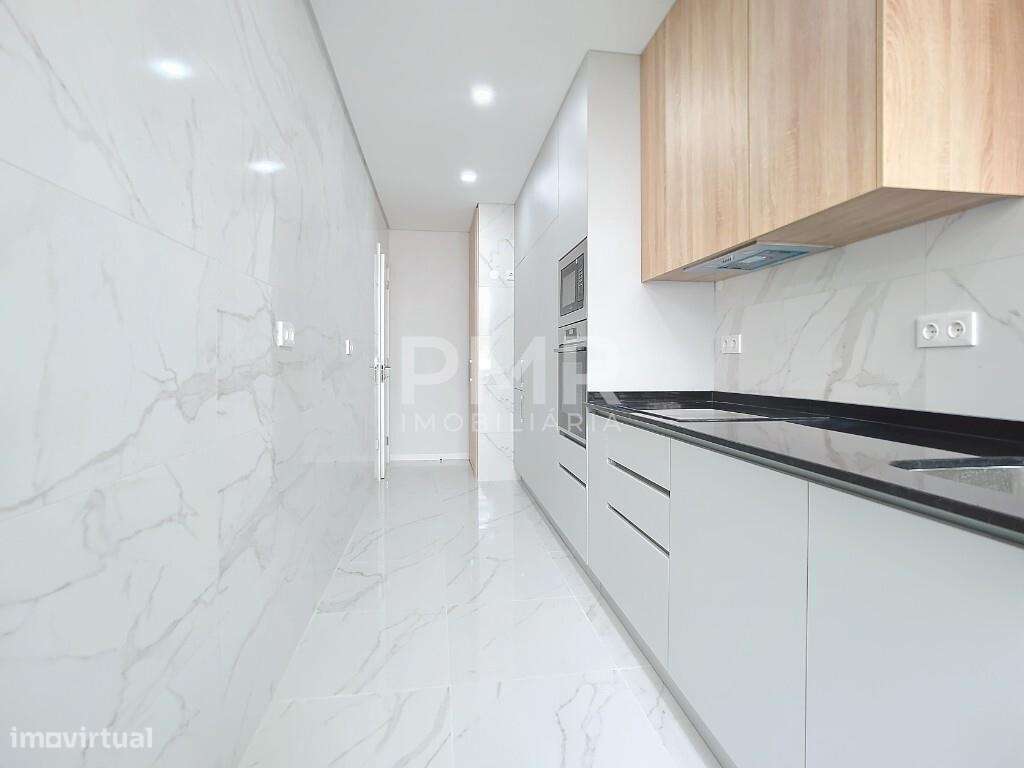 Apartamento T3 totalmente remodelado, para venda  no Lumiar.-9