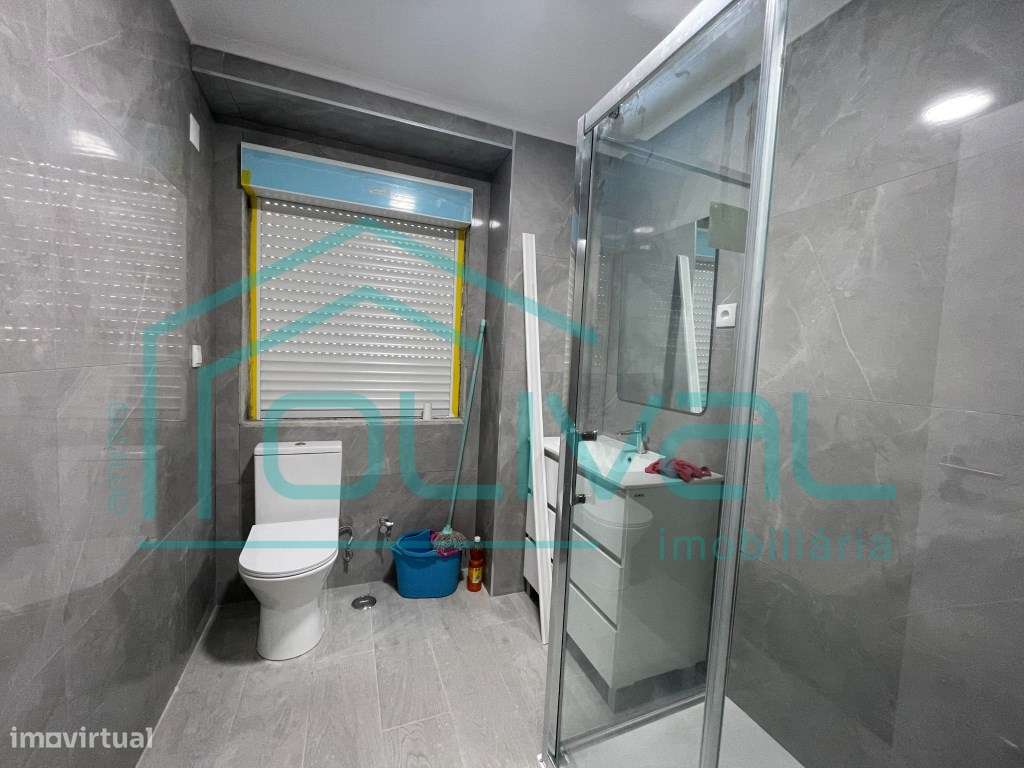 Apartamento T2 Renovado Centro da Cidade-5