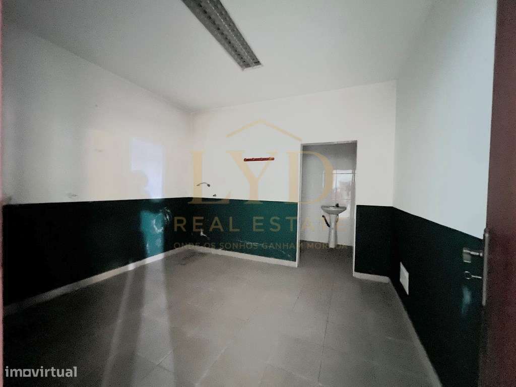Espaço de Arrecadação e Arrumos com 570 m² em Penamaior, Paços de F...-6
