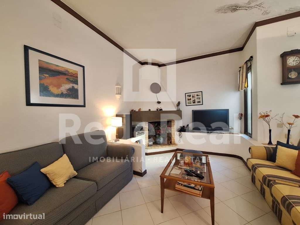 Moradia T3 + 1 com Piscina Privada e Boas Áreas no Coração de Albuf...-11