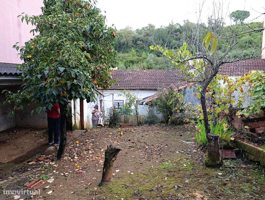 Moradia T3 geminada, com quintal, em Santa Clara, Coimbra-31