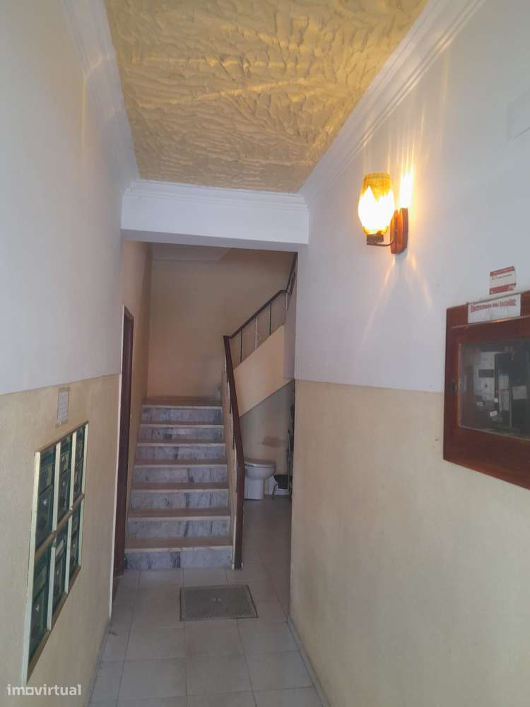 Apartamento T2 com varanda na Baixa da Banheira-9