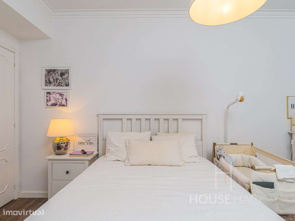 T2 Remodelado no Pragal com vista rio e duas varandas-16