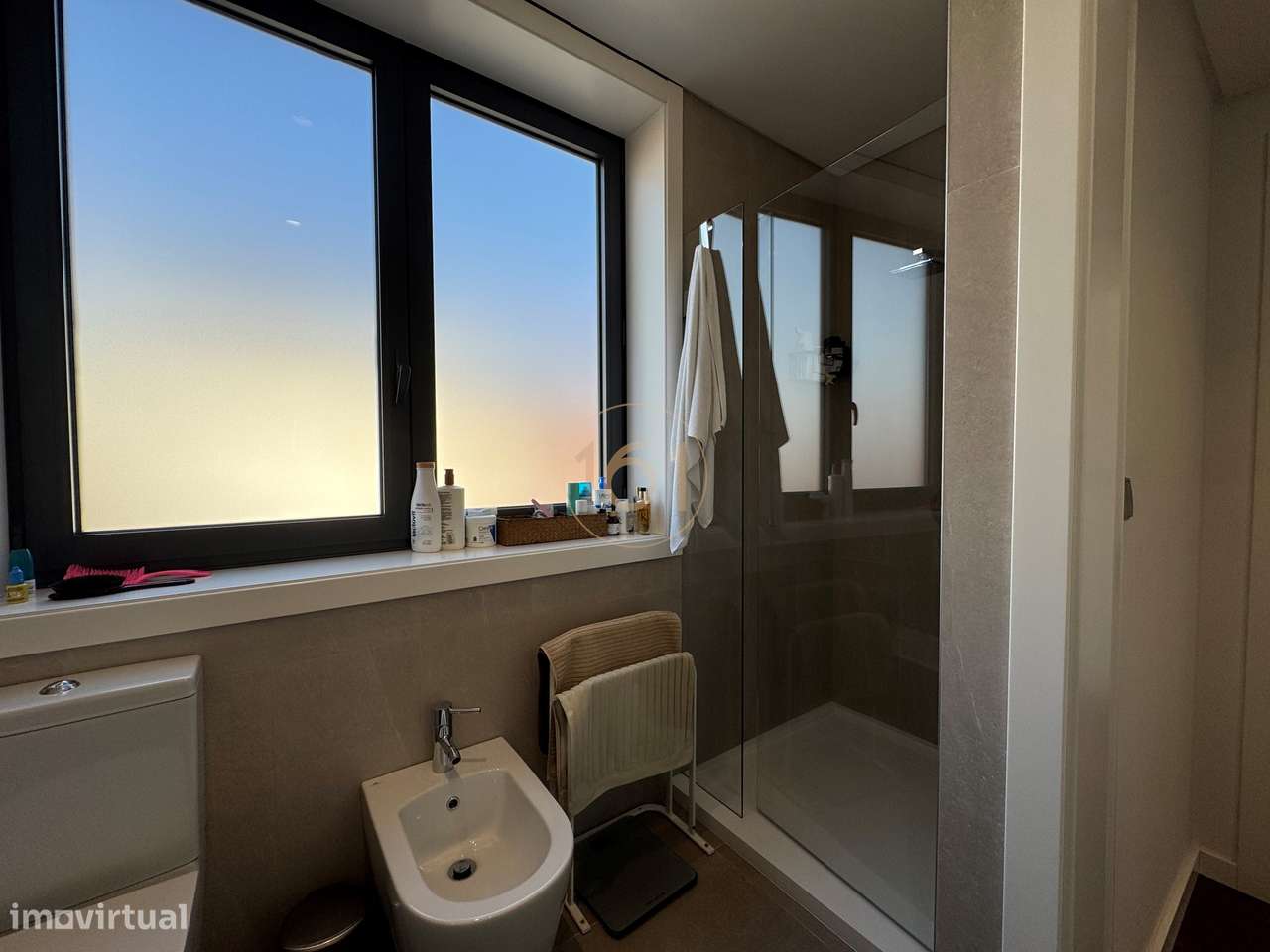 Moradia T3 para venda com logradouro em Lordelo do Ouro-23