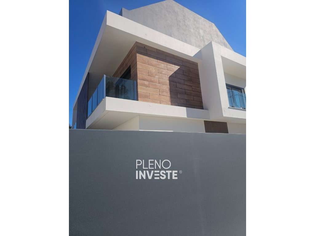 Moradia V3 com piscina Nova construção em Pinhal de Frades-23