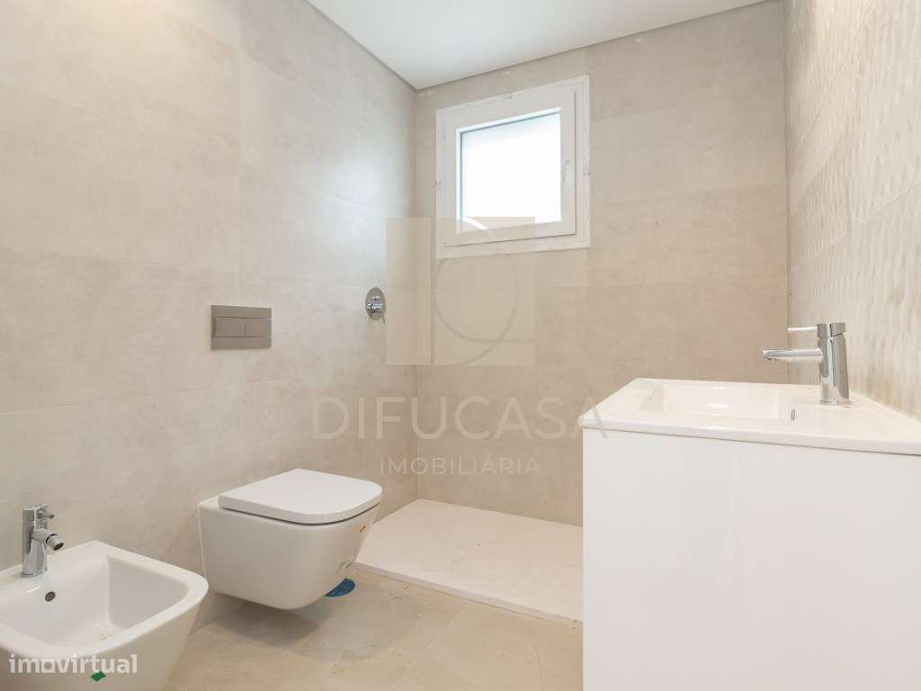 Moradia Isolada T4 c/ Piscina e Garagem-23