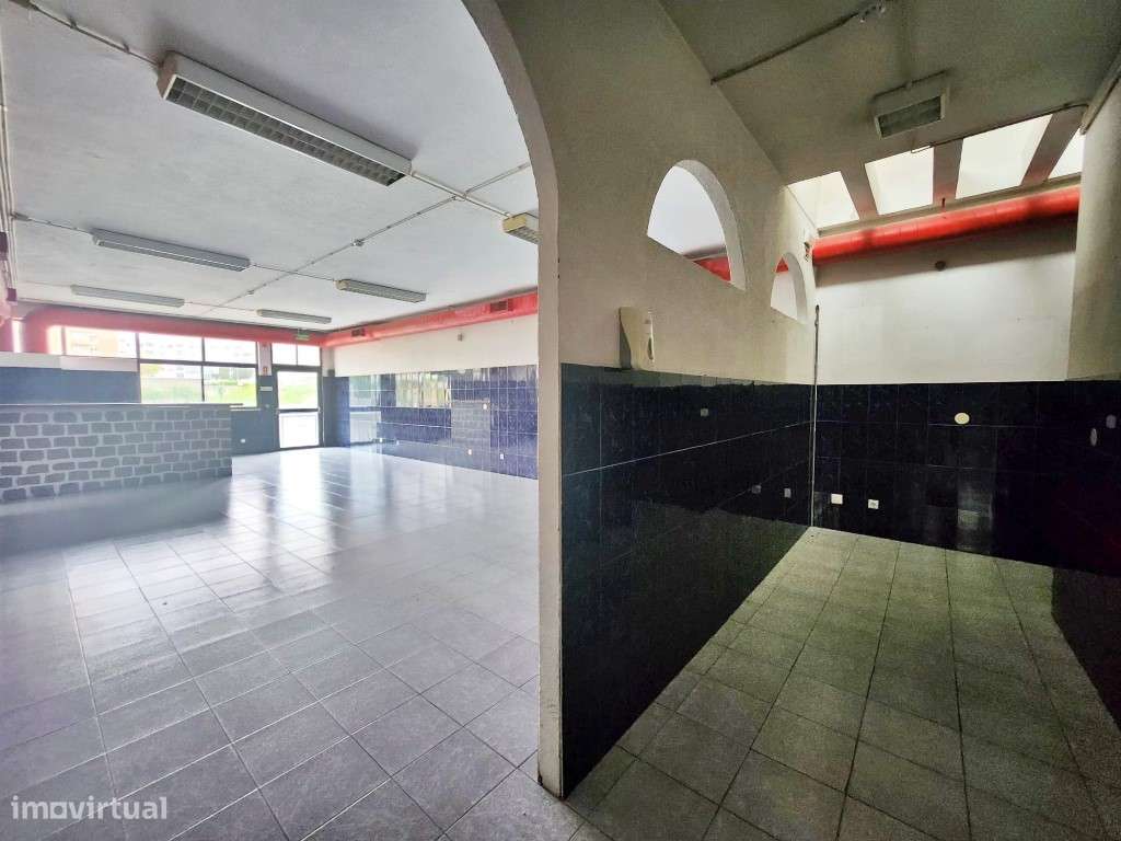 Loja muito versátil, com 2 pisos e logradouro - Grande imagem: 4/29