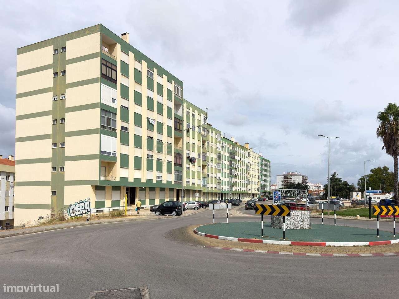 Apartamento T2 Remodelado na Torre da Marinha-34