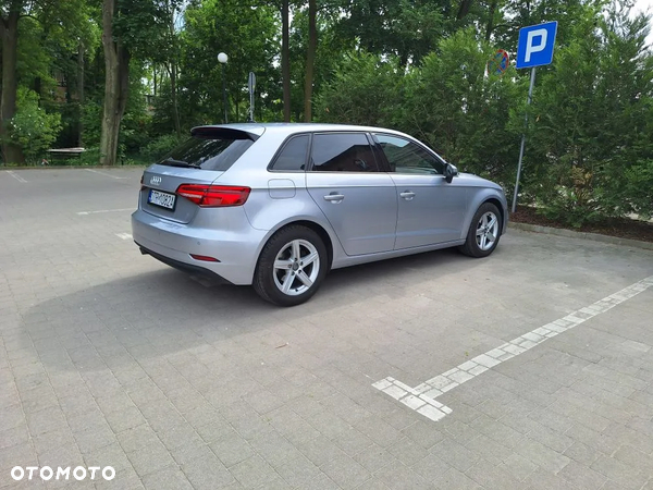Audi A3 1.6 TDI Sportback S tronic - 7