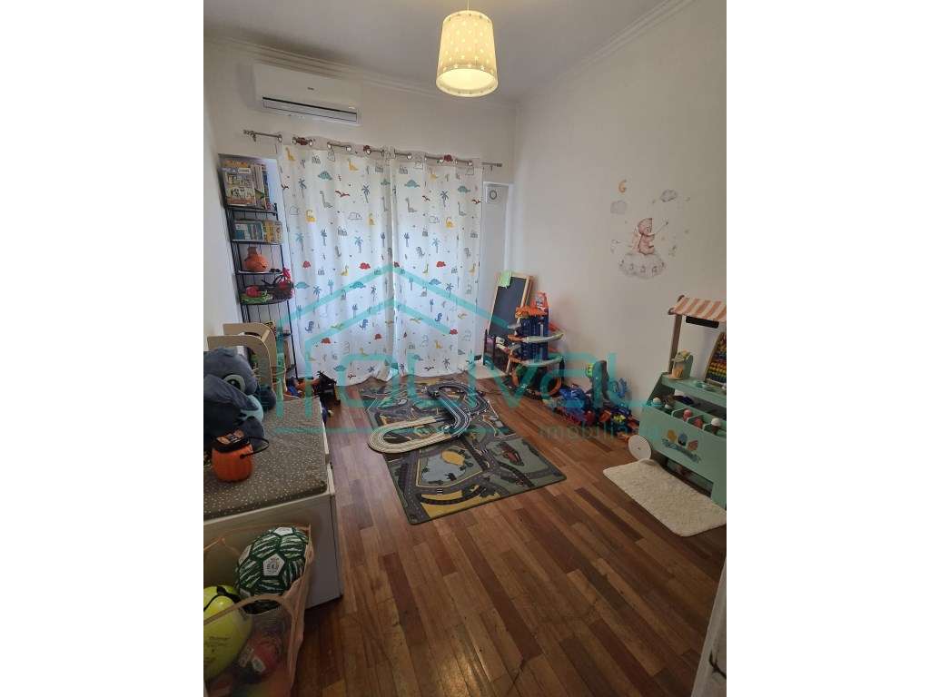 Apartamento T4 com terraço e arrecadação-22