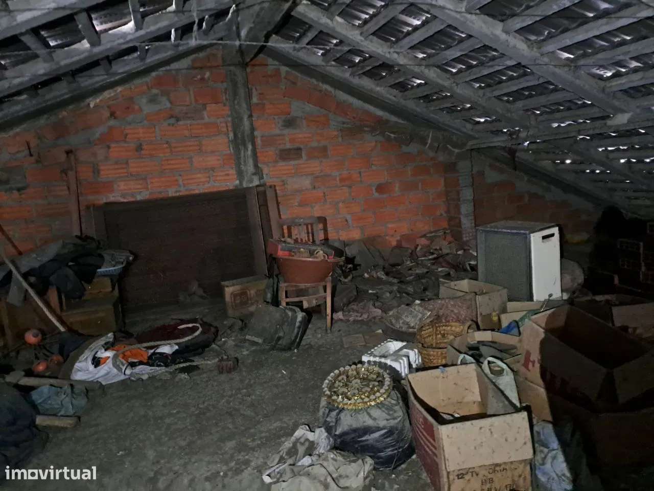 Moradia M5 com Jardim, Quintal com árvores de fruto - Santo Varão-6