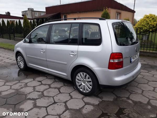 Volkswagen Touran - 4