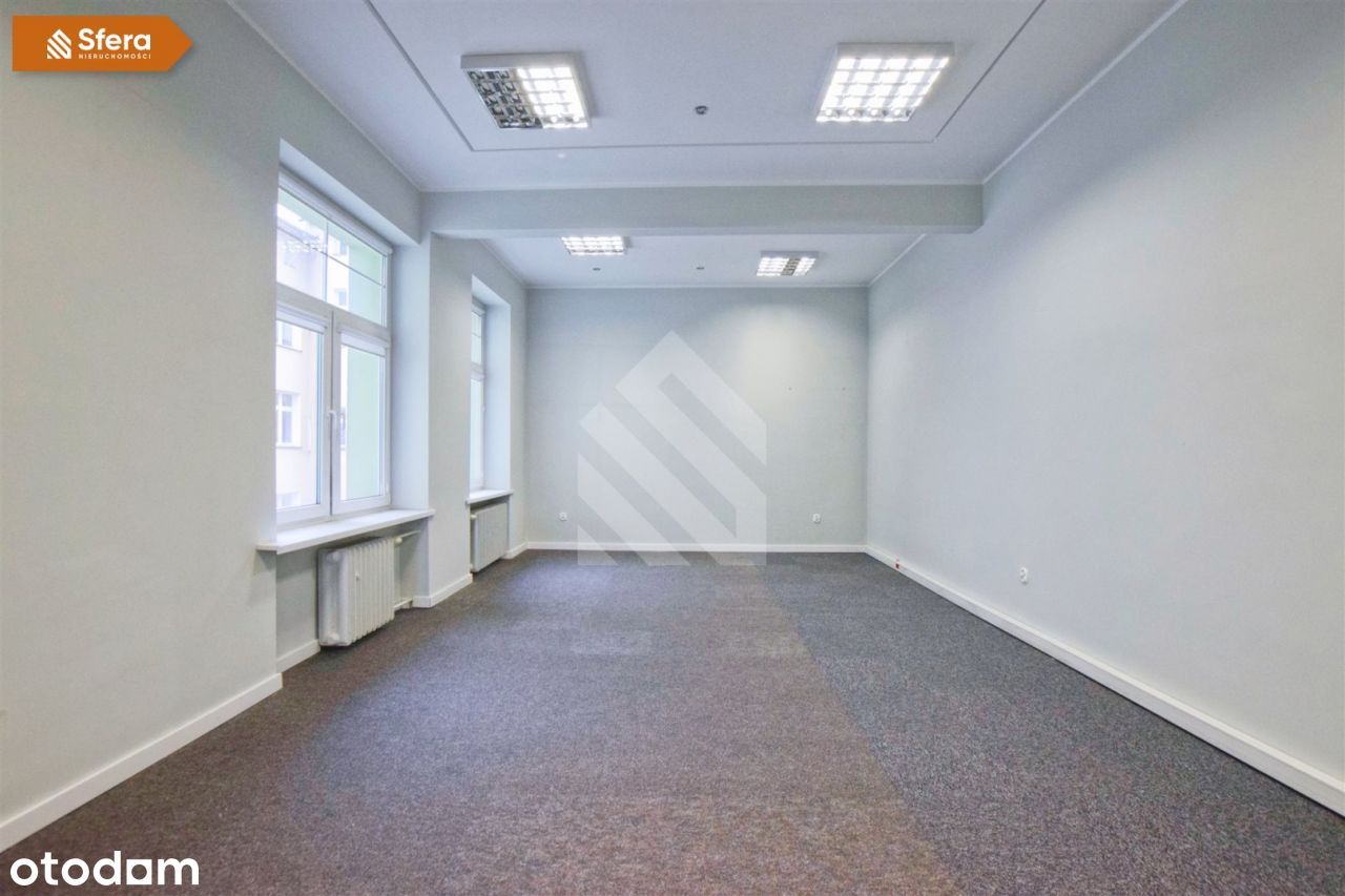 Lokal biurowy z balkonem 30,7m2,kamienica z windą