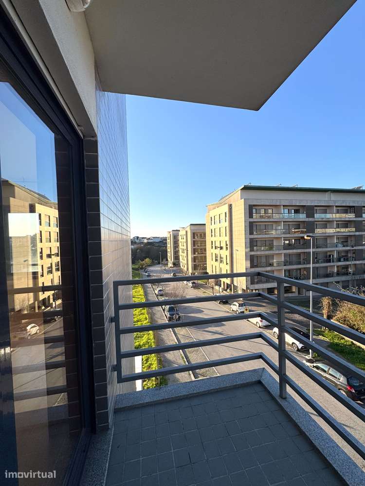 T1 ao lado Hospital S. João, c/ lugar de garagem e arrecadação fechada - Grande imagem: 5/23