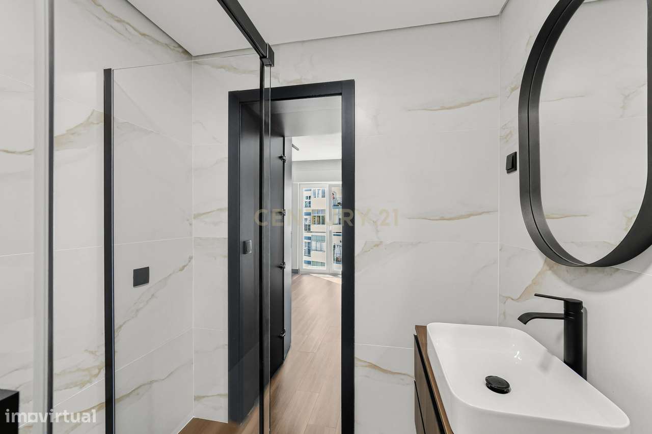 Espaçoso Apartamento T3 Totalmente Renovado em prédio com elevador no-33