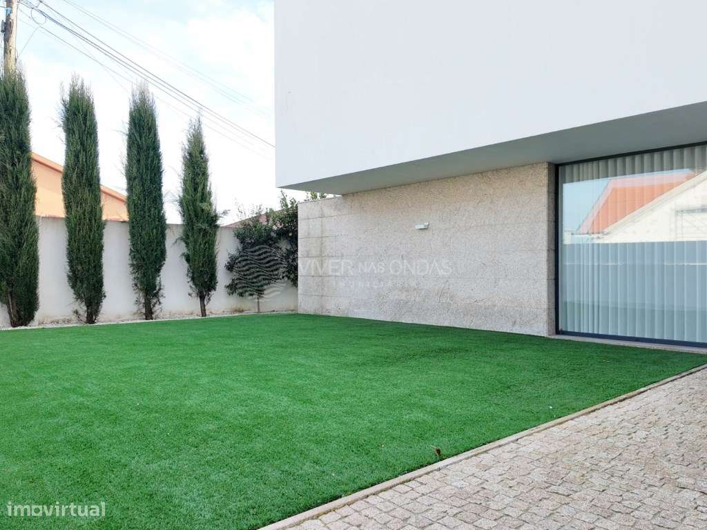 Luxuosa Moradia com 548 m2 - Premium com Piscina - 25 minutos do PORTO-50