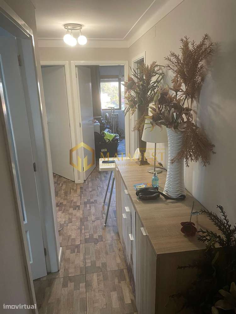 Apartamento T2 com cozinha equipada e varanda em Rio Tinto-2