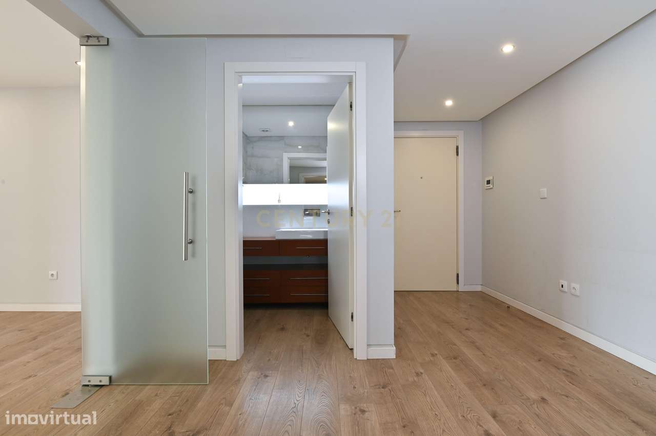 Apartamento T3 de Luxo com Box para 2 Carros — Quinta das Marianas, Pa-13