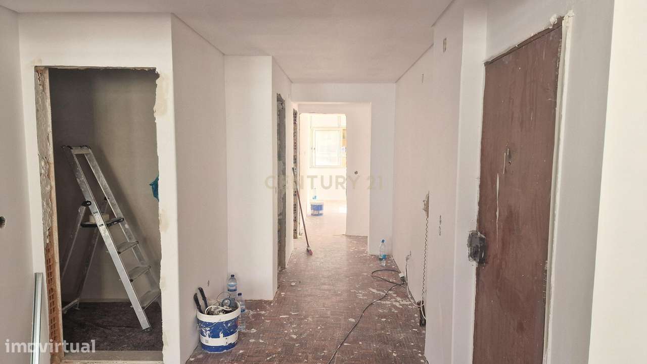 Apartamento T3 com Terraço - 1ºAndar Remodelado no Laranjeiro - Grande imagem: 4/13