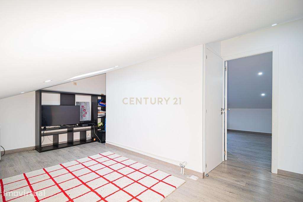 Moradia T6 com Vista para a Cidade em Loures-22