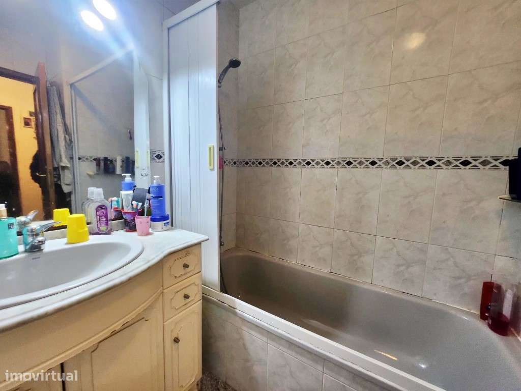 Apartamento T2 São Frutuoso Maia-9